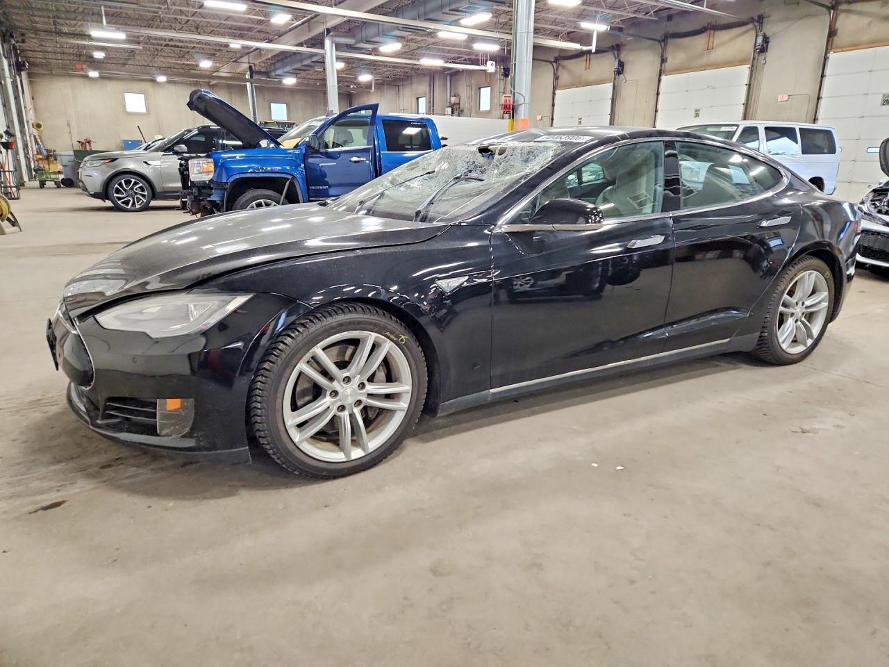 2015 TESLA MODEL S | 5YJSA1E28FF118670 | UPCARS
