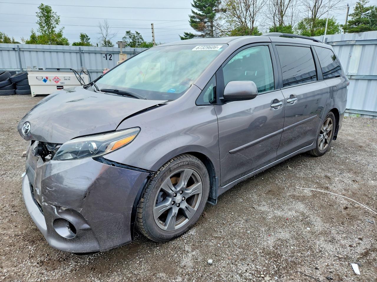 2017 TOYOTA SIENNA SE | 5TDXZ3DC9HS890243 | UPCARS