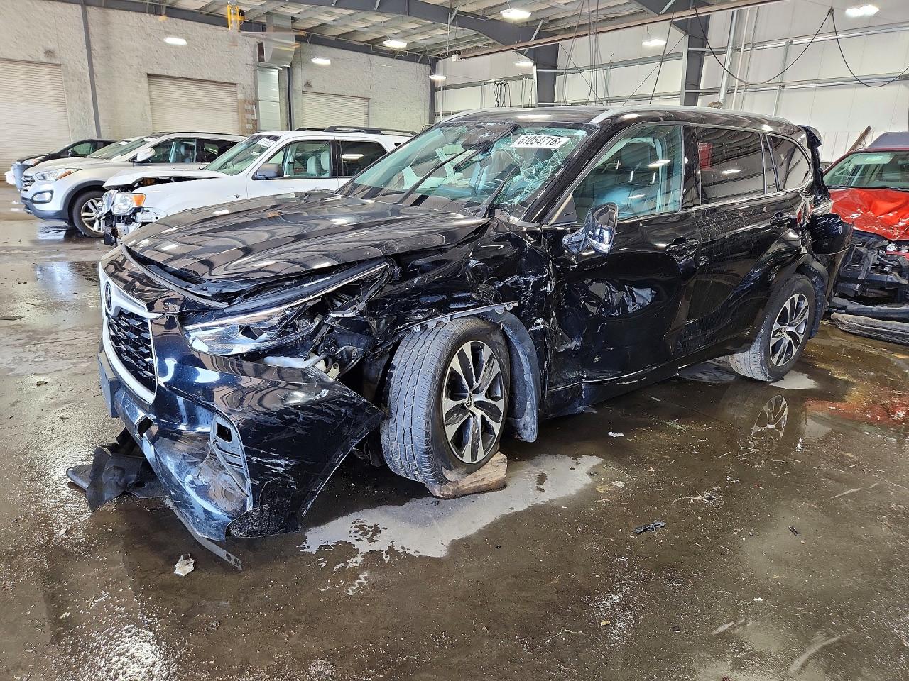 2022 TOYOTA HIGHLANDER XLE | 5TDHZRBH5NS584030 | UPCARS