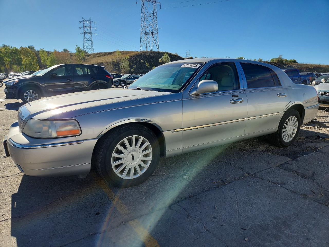 2005 LINCOLN TOWNCAR SIGNATURE | 1LNHM81W15Y624452 | UPCARS