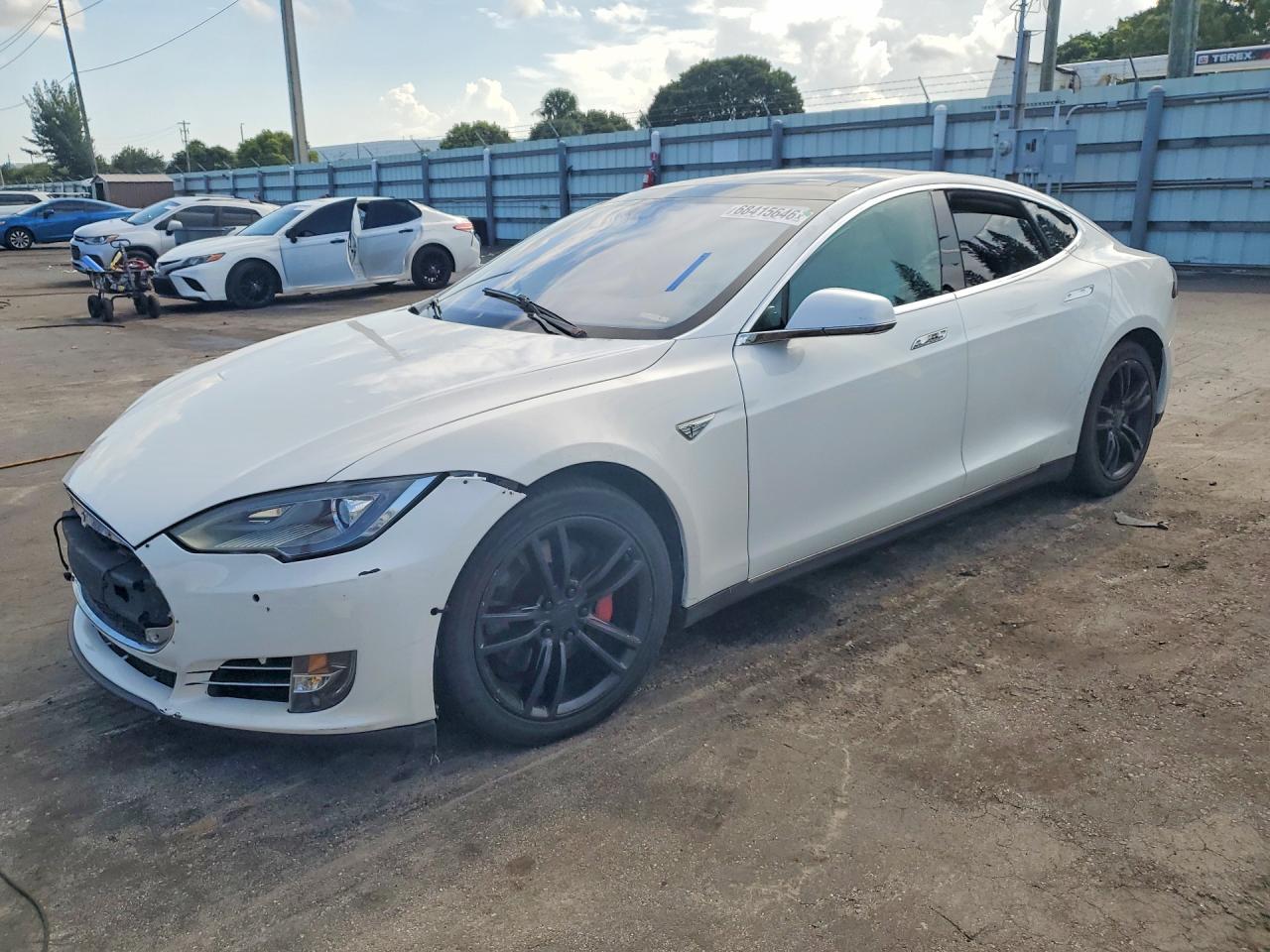 2015 TESLA MODEL S 70D | 5YJSA1S22FF096735 | UPCARS