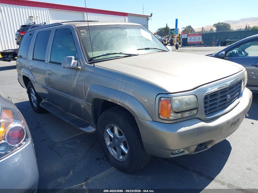 2000 CADILLAC ESCALADE STANDARD | 1GYEK13R7YR113641 | UPCARS