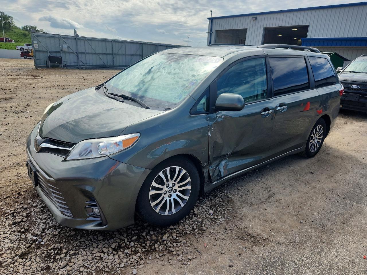 2019 TOYOTA SIENNA XLE 8-PASSENGER | 5TDYZ3DC4KS985689 | UPCARS