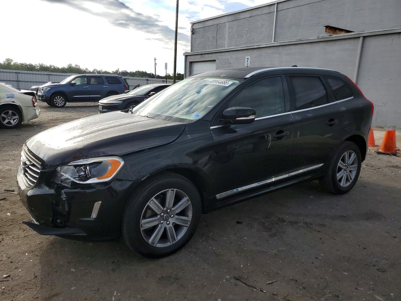 2017 VOLVO XC60 T5 INSCRIPTION | YV440MDU9H2183790 | UPCARS