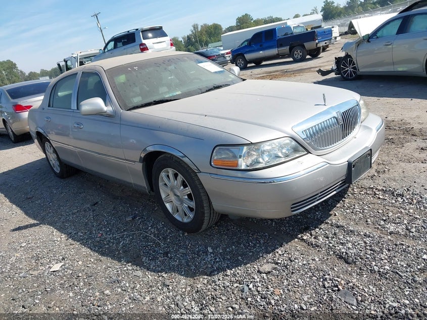 2010 LINCOLN TOWN CAR SIGNATURE LIMITED | 2LNBL8CVXAX616681 | UPCARS
