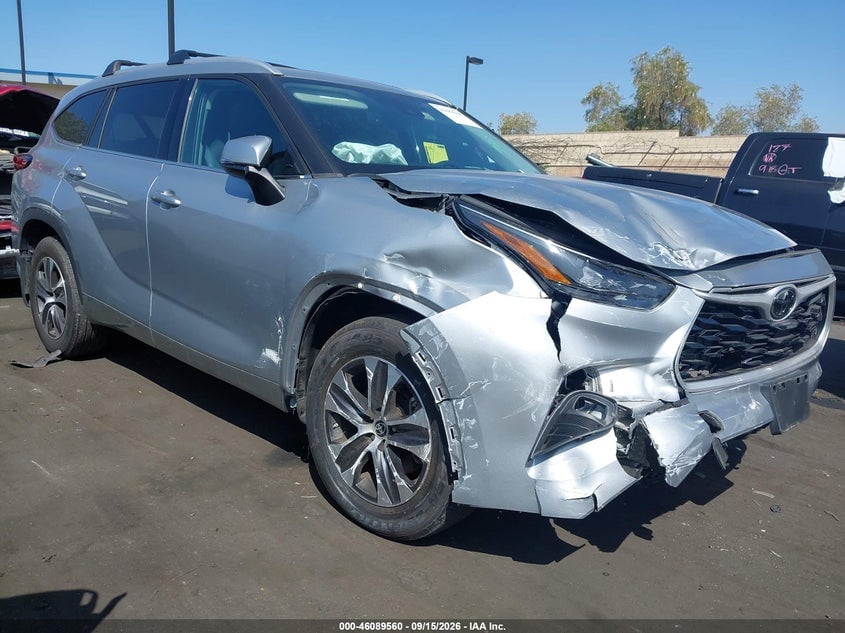 2022 TOYOTA HIGHLANDER XLE | 5TDHZRAH6NS100092 | UPCARS