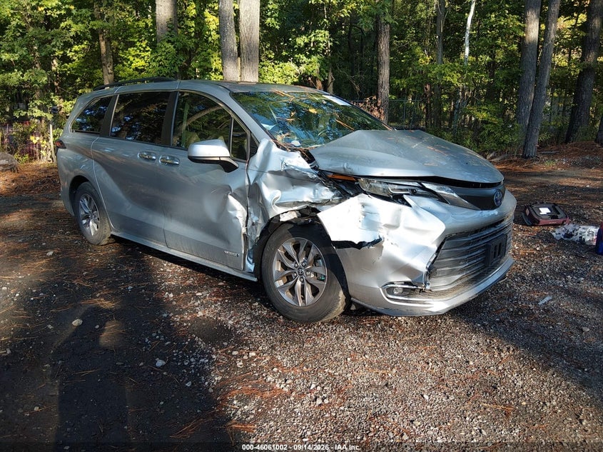 2021 TOYOTA SIENNA XLE | 5TDYRKEC4MS008242 | UPCARS