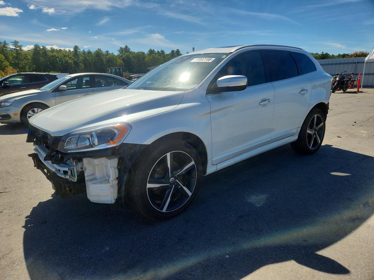 2016 VOLVO XC60 T6 R-DESIGN PLATINUM | YV4902RS1G2800745 | UPCARS