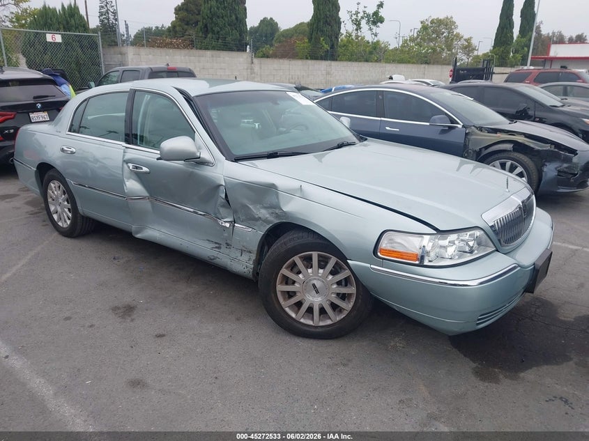 2007 LINCOLN TOWN CAR SIGNATURE | 1LNHM81W97Y635217 | UPCARS