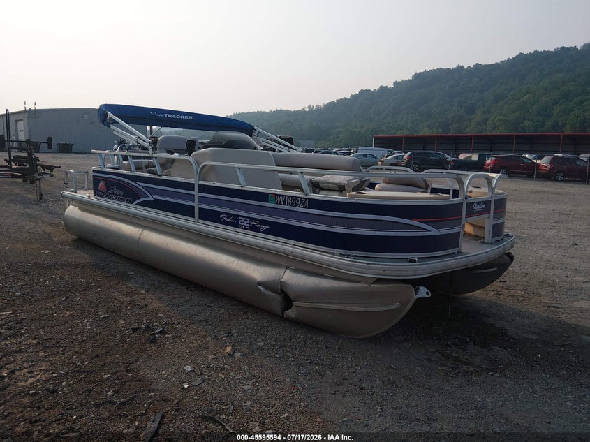 2018 SUNTRACKER FISHIN BARGE 22DLX PONTOON | 00000BUJ01479E415 | UPCARS