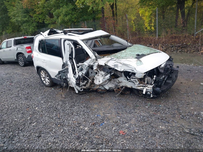 2017 VOLKSWAGEN TIGUAN 2.0T WOLFSBURG EDITION | WVGSV7AX6HK015306 | UPCARS
