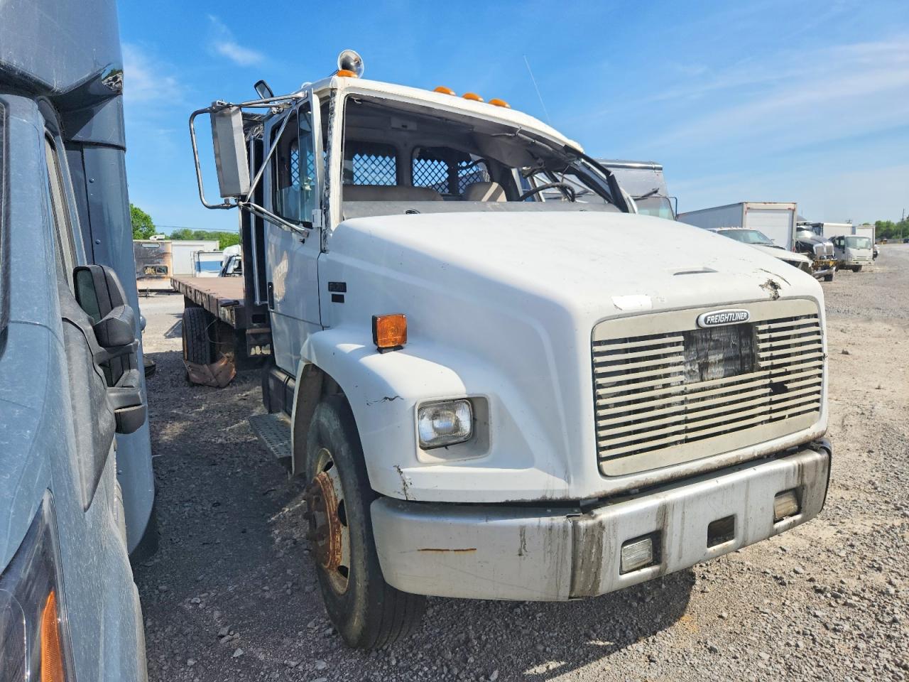 2000 FREIGHTLINER ALL OTHER FL70 | 1FV6H6AA1YHF85205 | UPCARS