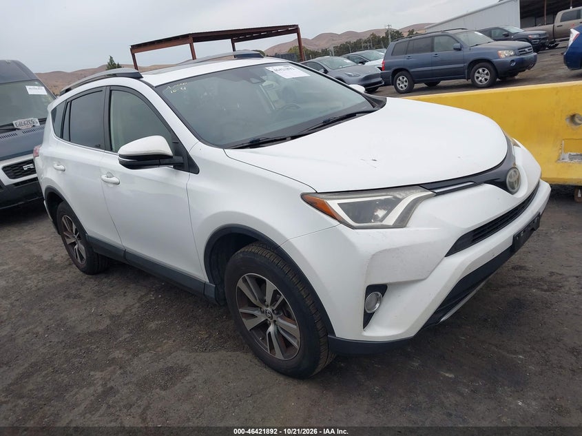 2018 TOYOTA RAV4 XLE | JTMWFREV8JJ211119 | UPCARS