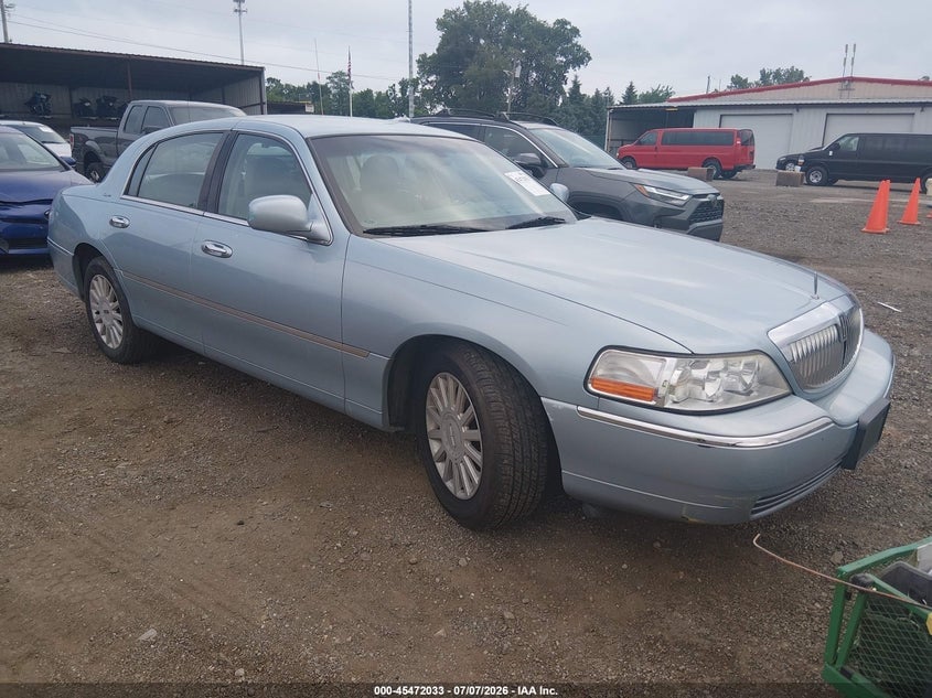 2005 LINCOLN TOWN CAR SIGNATURE | 1LNHM81W85Y605977 | UPCARS