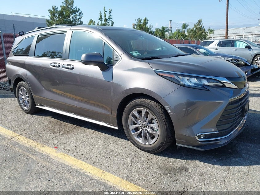 2022 TOYOTA SIENNA XLE | 5TDYRKEC7NS131485 | UPCARS