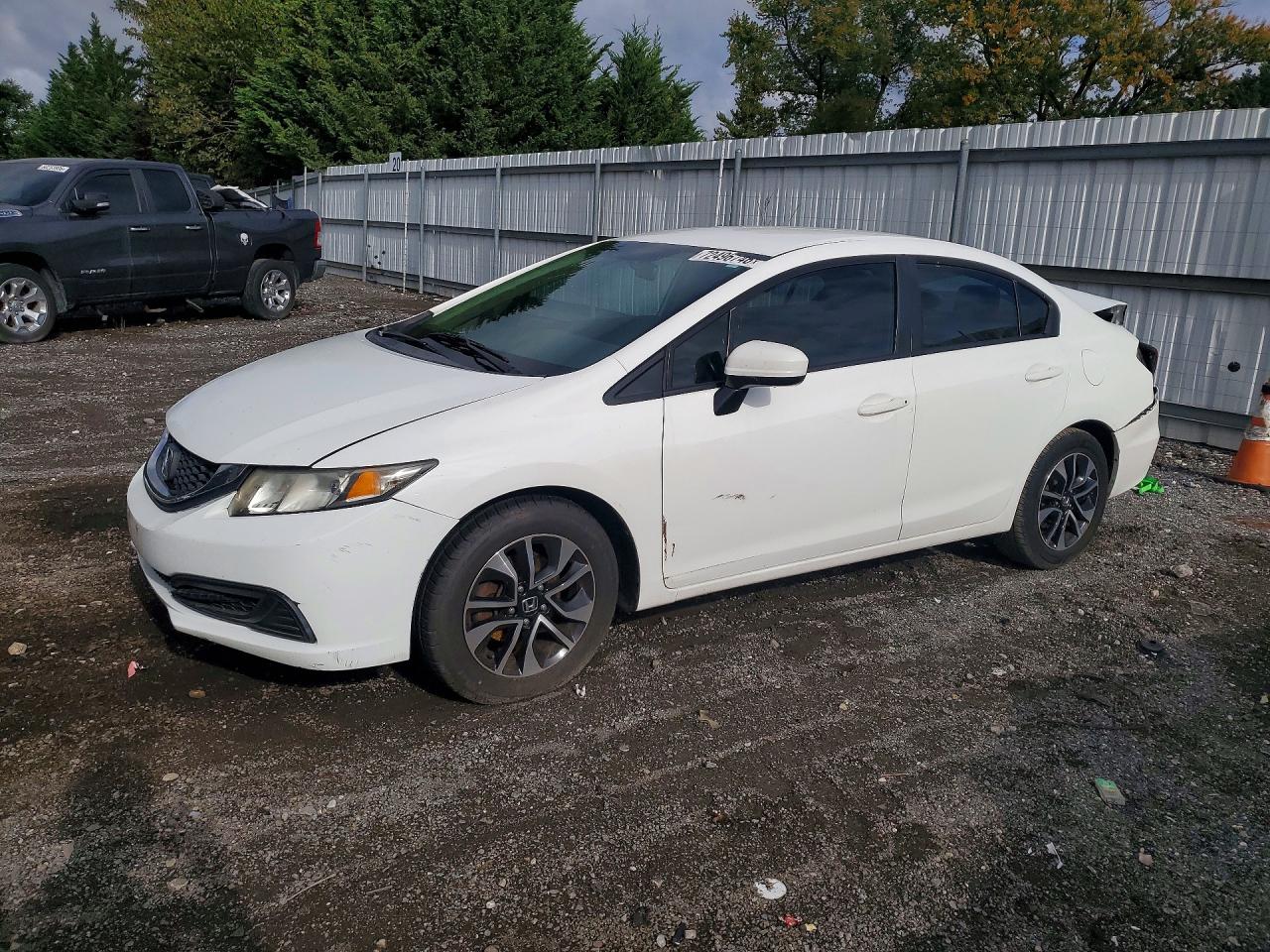 2015 HONDA CIVIC LX | 19XFB2F52FE004439 | UPCARS
