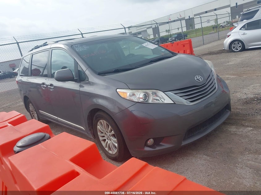 2017 TOYOTA SIENNA XLE 8 PASSENGER | 5TDYZ3DC8HS845850 | UPCARS