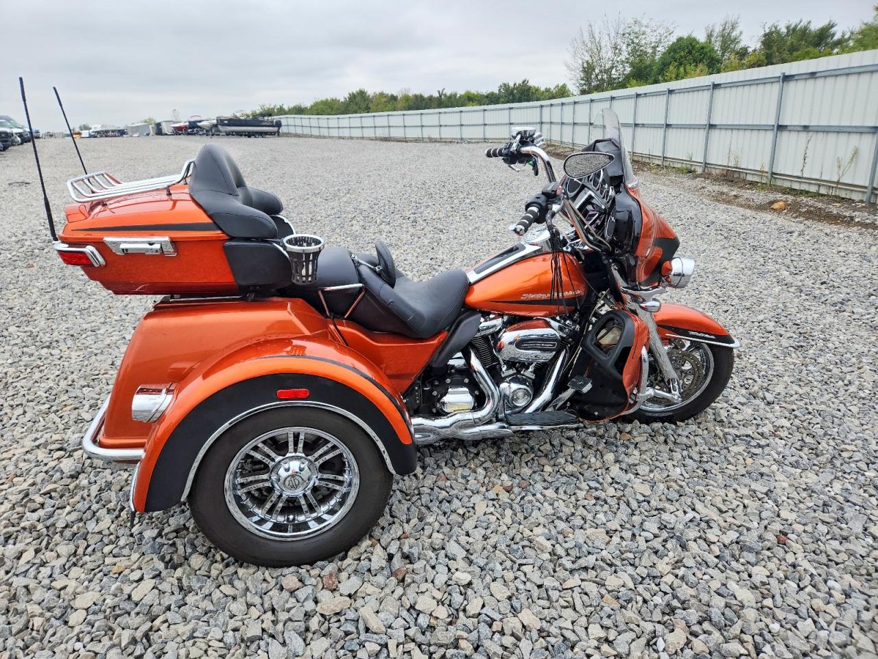 2019 HARLEY-DAVIDSON FL | 1HD1MAF17KB860014 | UPCARS