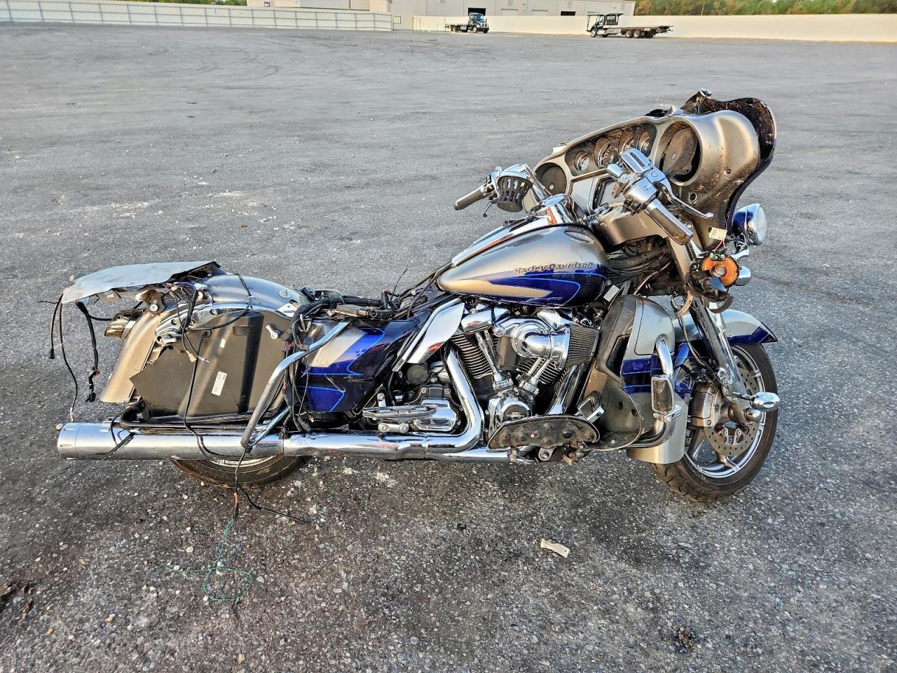 2017 HARLEY-DAVIDSON FLSE CVO LIMITED | 1HD1TEF16HB961077 | UPCARS