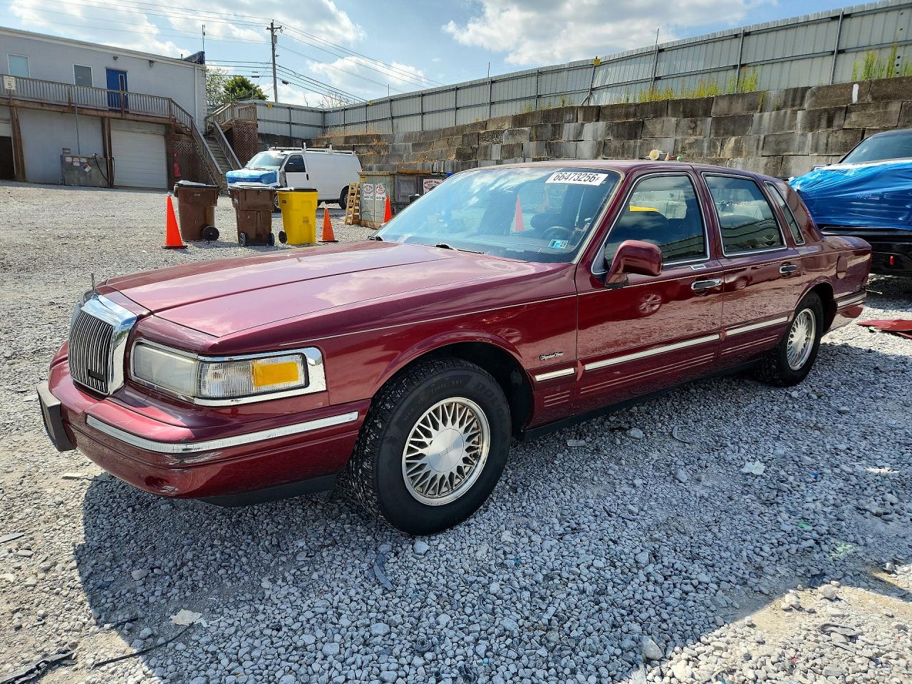 1997 LINCOLN TOWNCAR SIGNATURE | 1LNLM82W1VY753378 | UPCARS