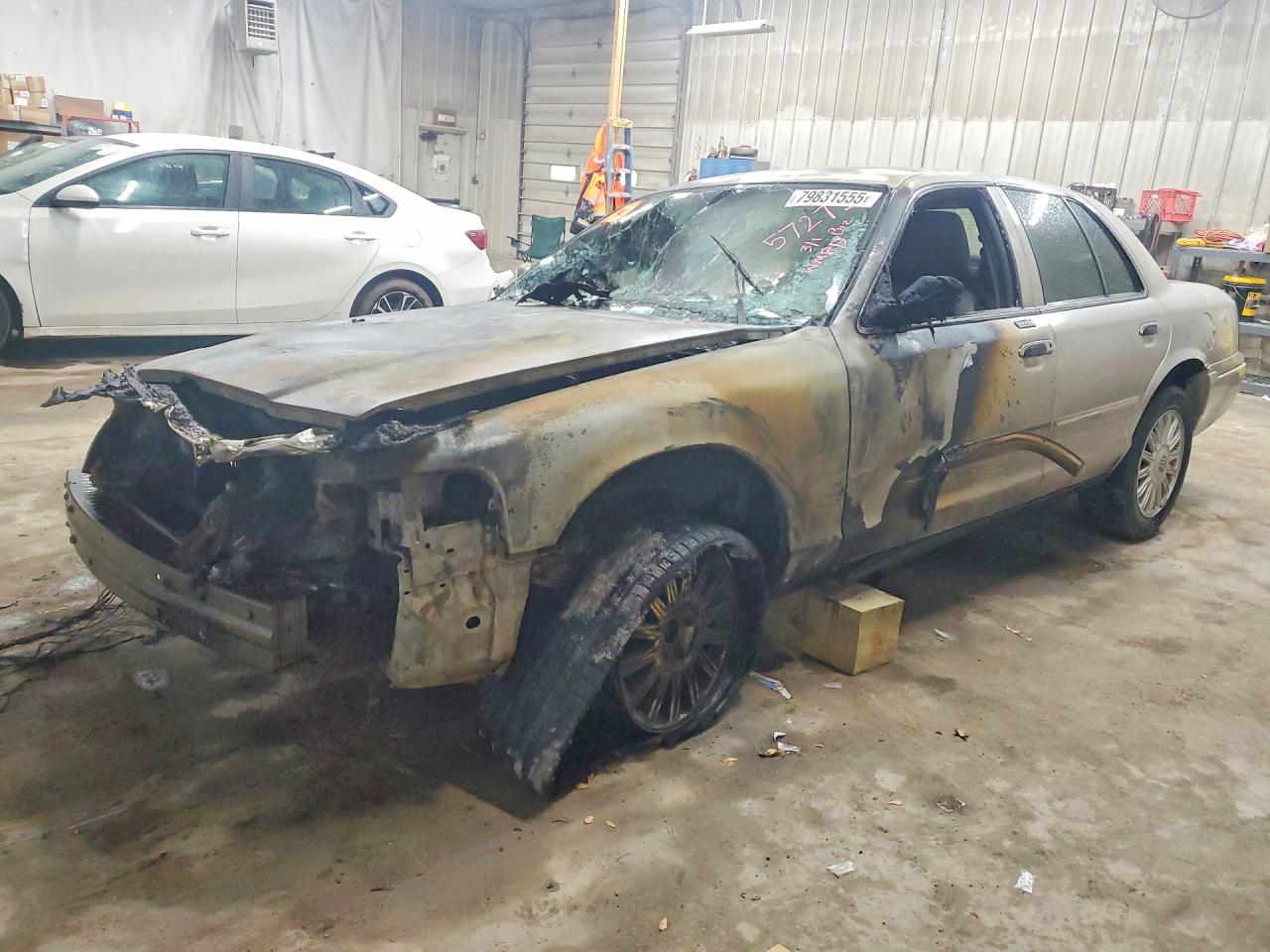 2011 MERCURY GRMARQUIS LS | 2MEBM7FVXBX610886 | UPCARS