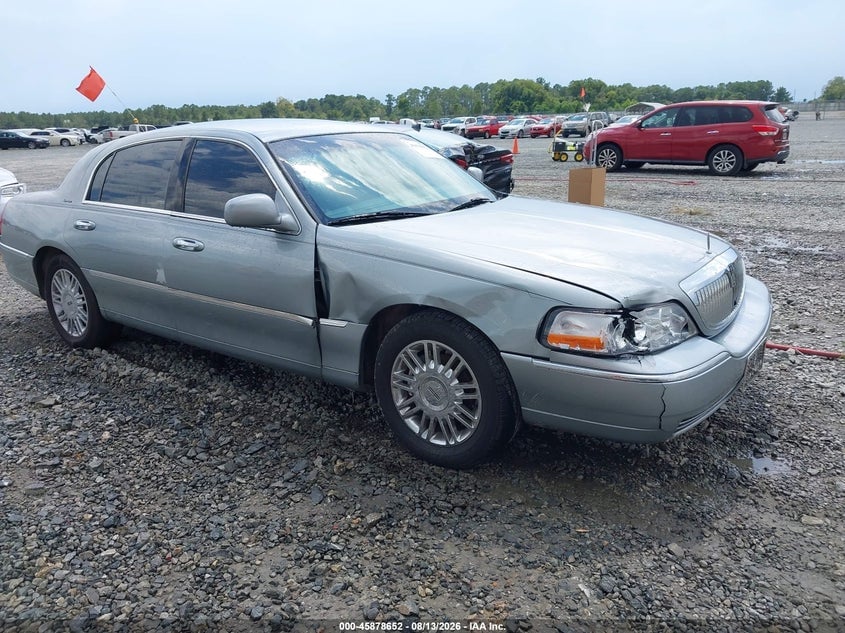2006 LINCOLN TOWN CAR SIGNATURE | 1LNHM81V56Y648892 | UPCARS
