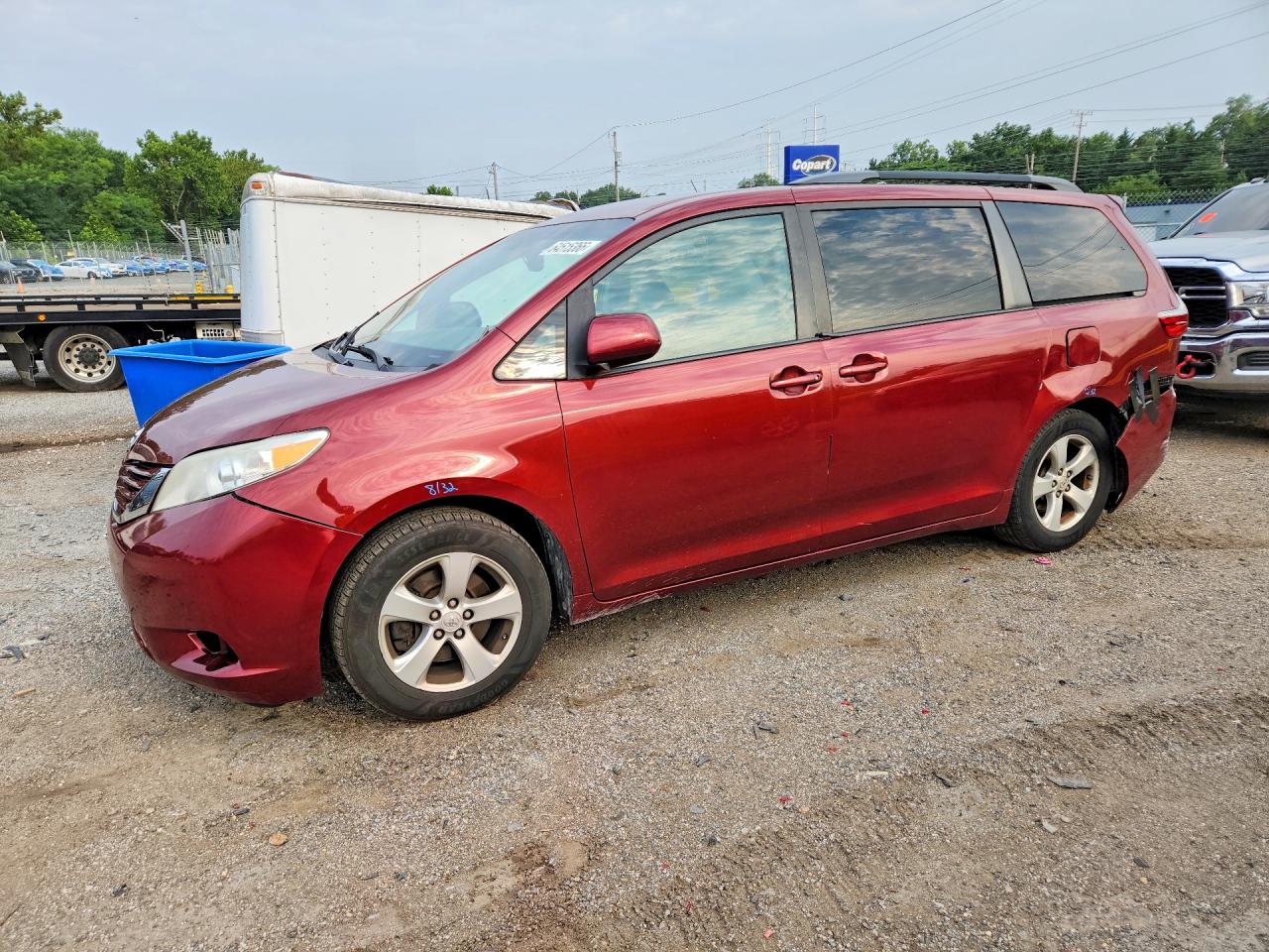 2017 TOYOTA SIENNA LE | 5TDKZ3DC0HS824335 | UPCARS