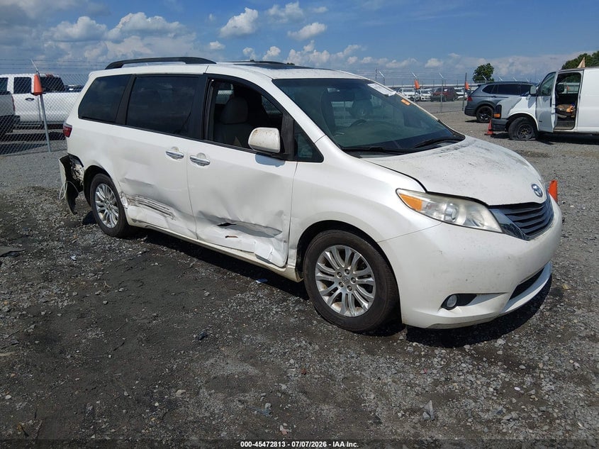 2015 TOYOTA SIENNA XLE 8 PASSENGER | 5TDYK3DC2FS683795 | UPCARS