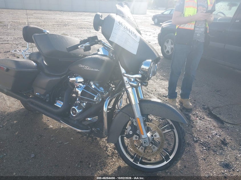 2018 HARLEY-DAVIDSON FLHX STREET GLIDE | 1HD1KBC11JB665282 | UPCARS