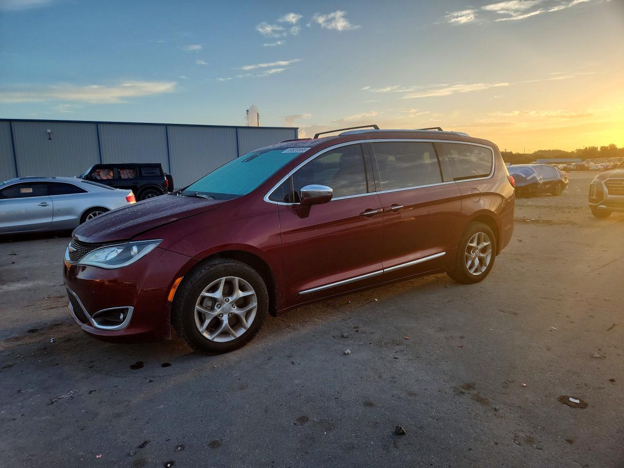 2017 CHRYSLER PACIFICA LIMITED | 2C4RC1GG3HR620382 | UPCARS
