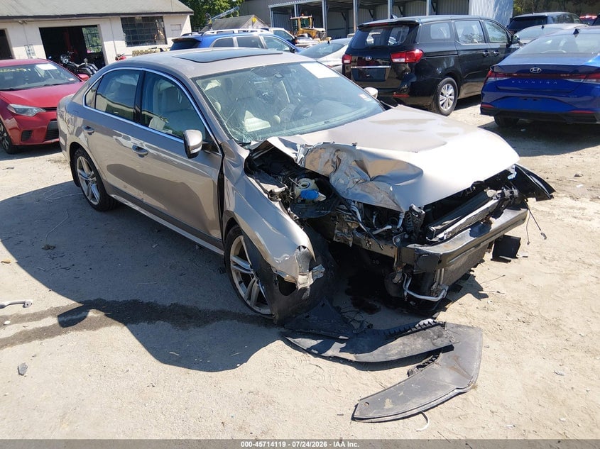 2015 VOLKSWAGEN PASSAT 1.8T SE | 1VWBT7A36FC076697 | UPCARS