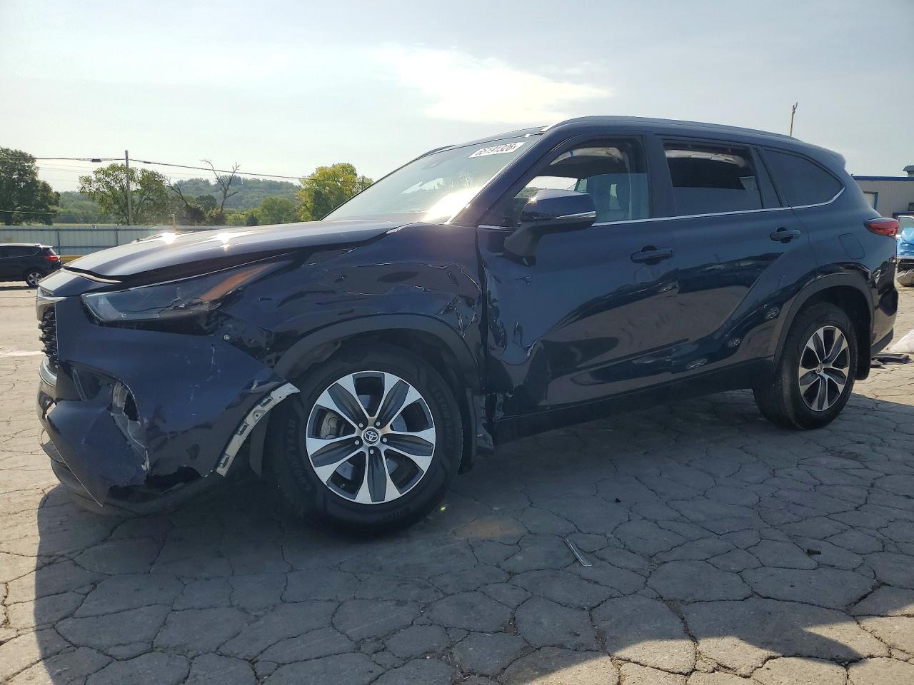 2022 TOYOTA HIGHLANDER XLE | 5TDGZRBH4NS244010 | UPCARS