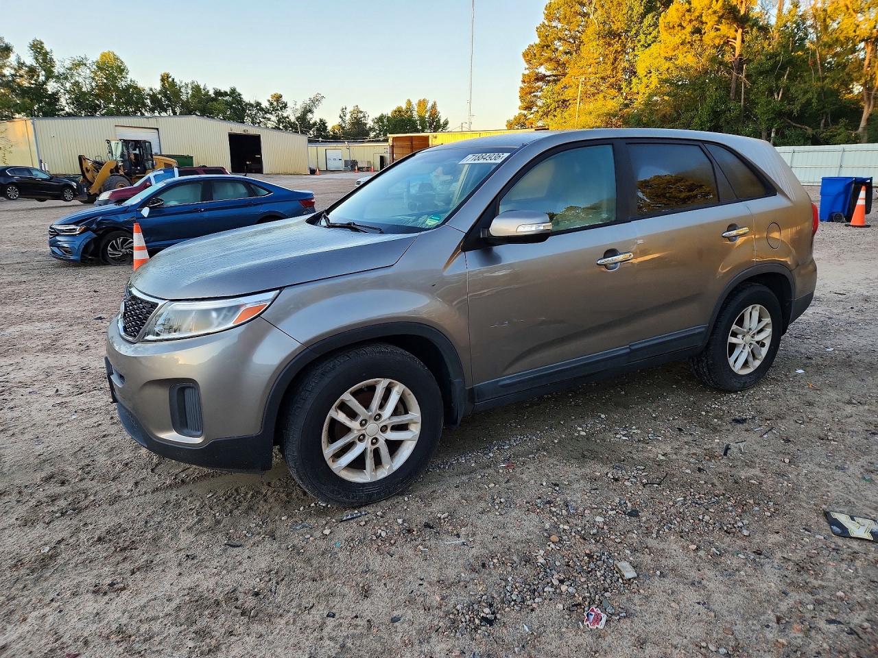2014 KIA SORENTO LX | 5XYKT3A64EG427171 | UPCARS