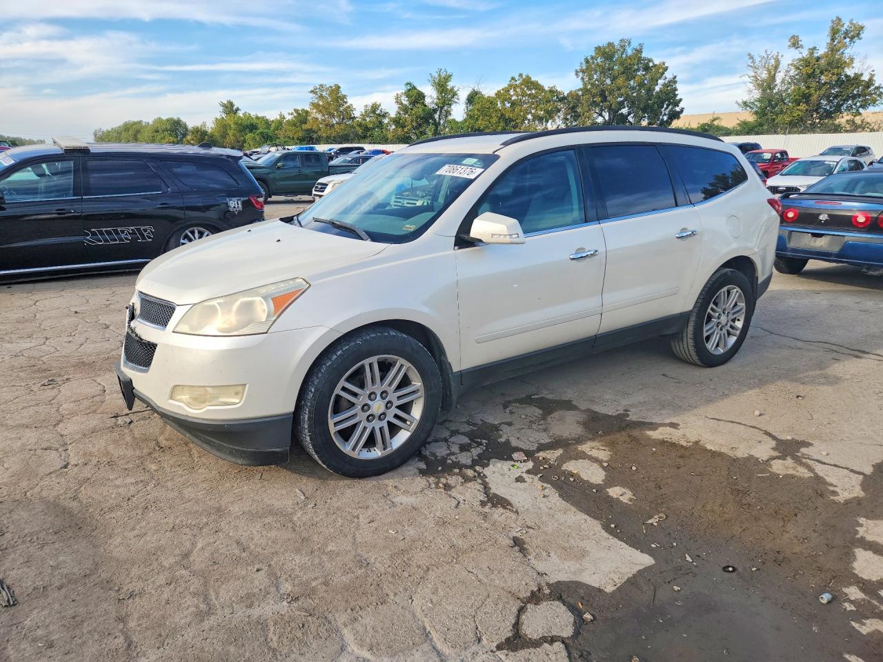 2011 CHEVROLET TRAVERSE LT | 1GNKRGED3BJ272906 | UPCARS