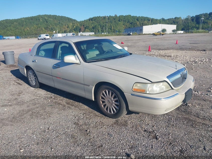 2005 LINCOLN TOWN CAR SIGNATURE | 1LNHM81W15Y626072 | UPCARS