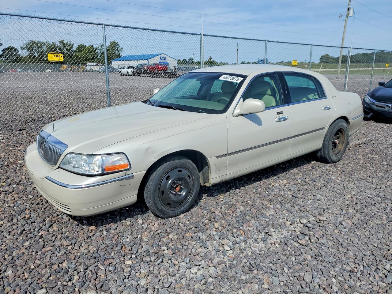 2005 LINCOLN TOWNCAR SIGNATURE | 1LNHM81W55Y660144 | UPCARS