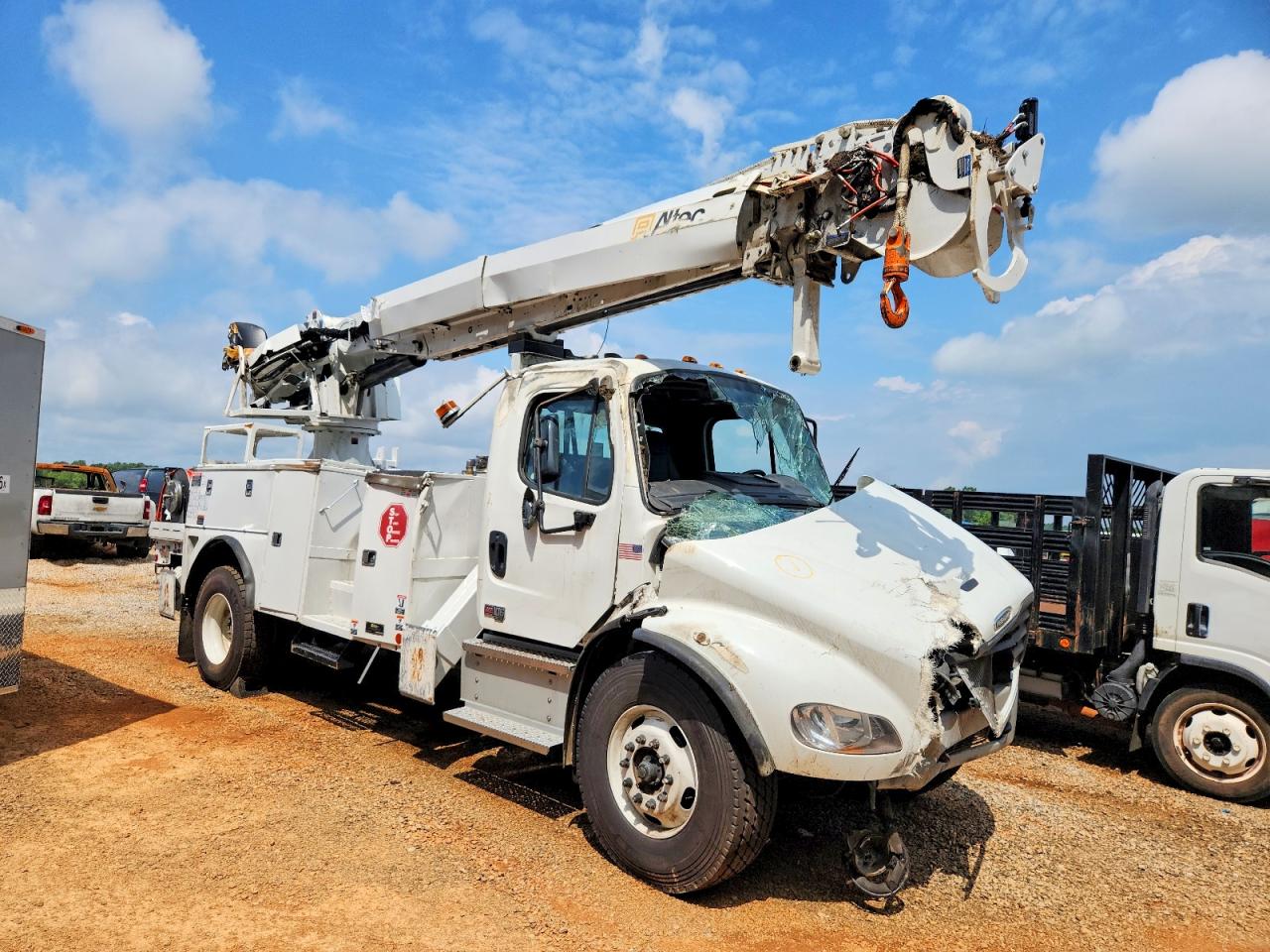 2026 FREIGHTLINER M2 BUSINESS CLASS  DIGGER DERRICK TRUCK | 3ALACXFC1TDWR8334 | UPCARS