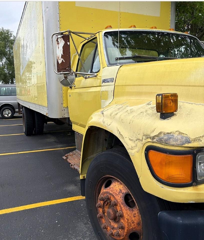 1998 FORD F700 | 1FDNF70J6WVA03014 | UPCARS