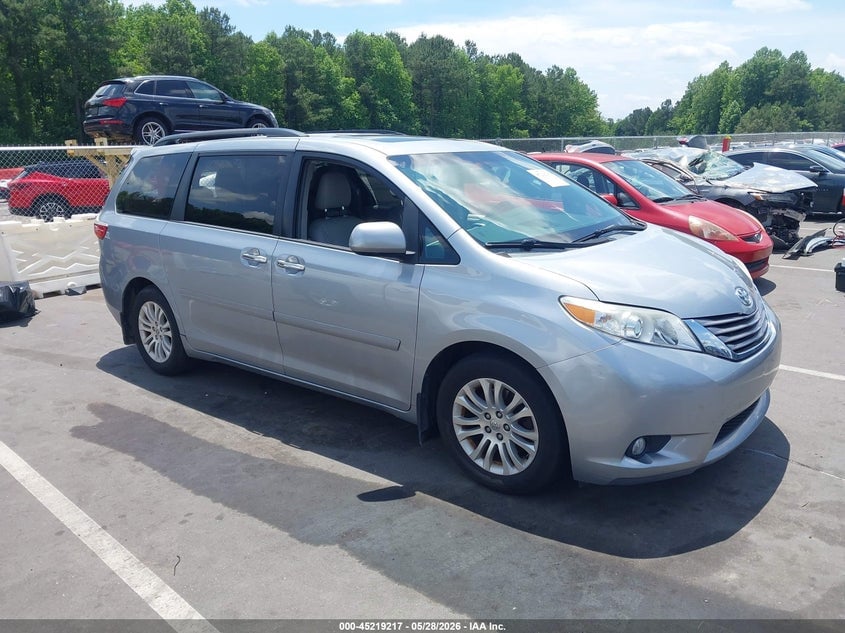 2015 TOYOTA SIENNA XLE 8 PASSENGER | 5TDYK3DC8FS644497 | UPCARS