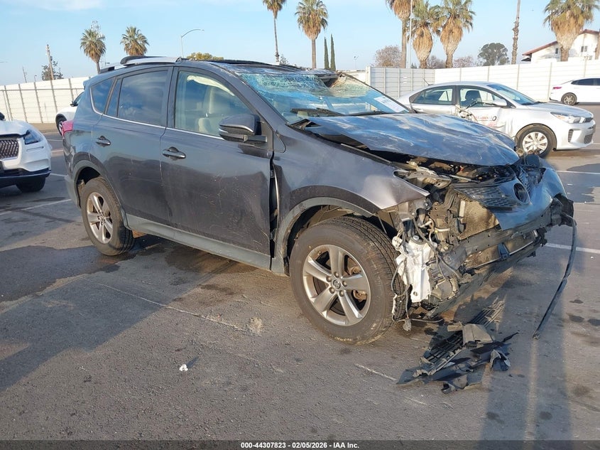 2015 TOYOTA RAV4 XLE | JTMWFREV3FJ052405 | UPCARS