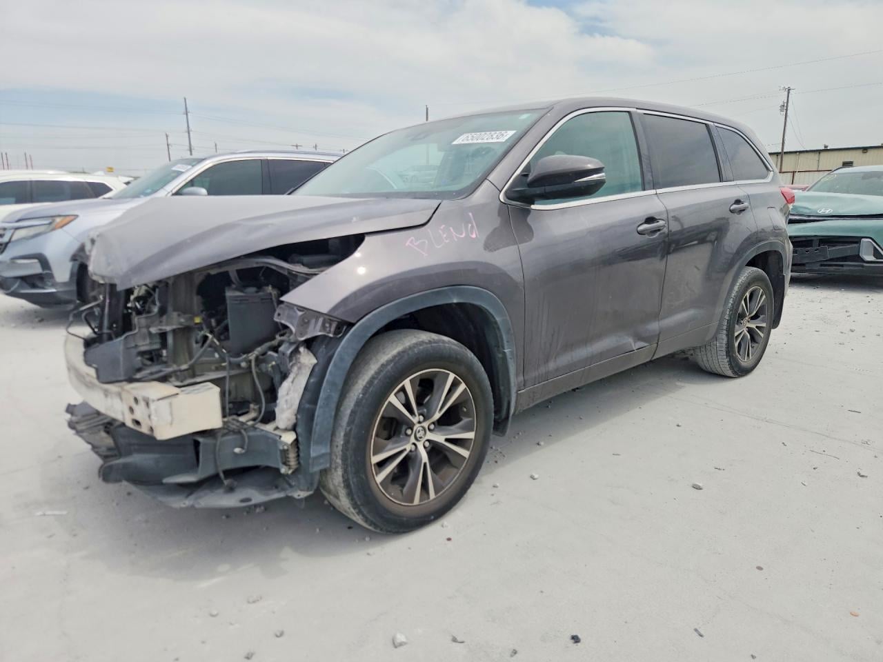 2018 TOYOTA HIGHLANDER LE | 5TDZZRFH1JS235424 | UPCARS
