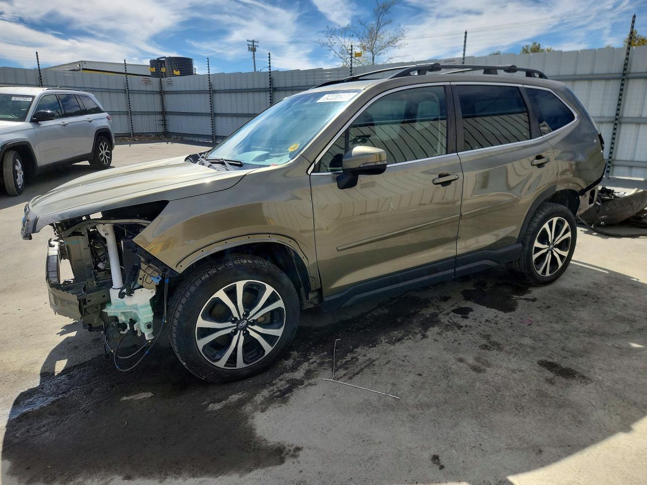 2023 SUBARU FORESTER LIMITED | JF2SKAPC3PH446424 | UPCARS