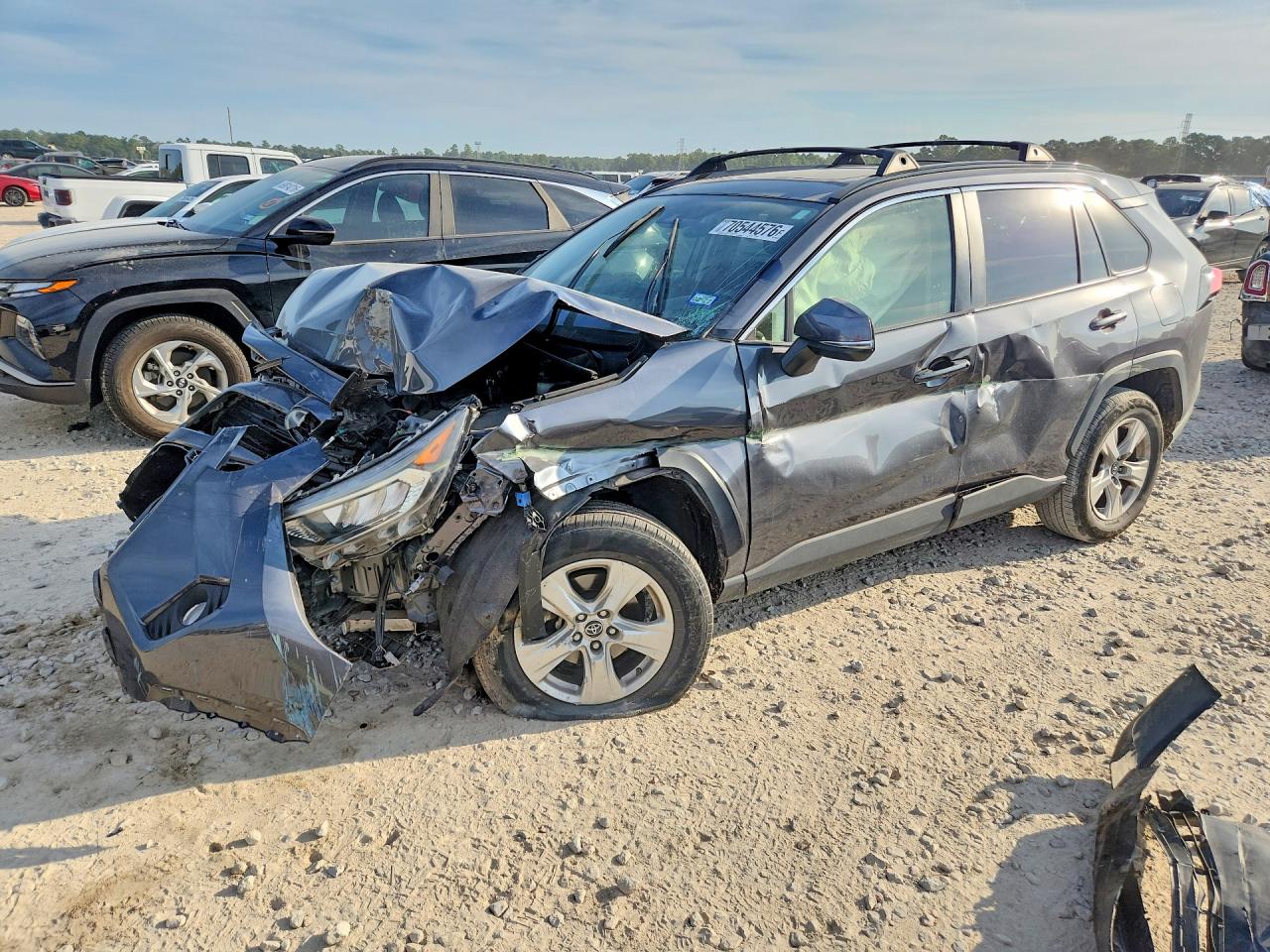 2019 TOYOTA RAV4 XLE | JTMW1RFV1KD014466 | UPCARS