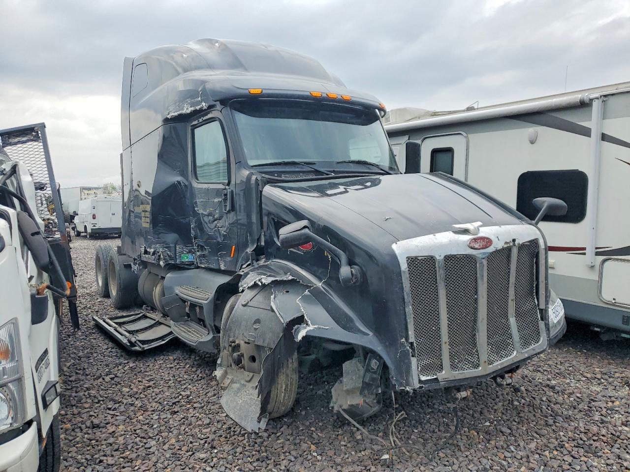 2019 PETERBILT 579 SEMI TRUCK | 1XPBDP9X2KD600910 | UPCARS