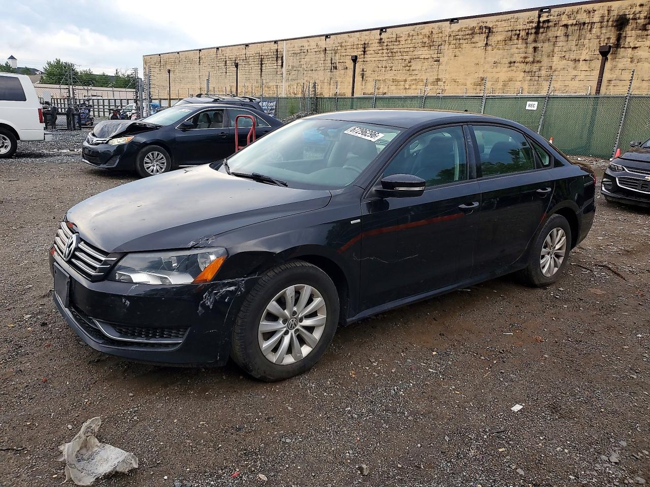 2015 VOLKSWAGEN PASSAT S | 1VWAT7A32FC004679 | UPCARS