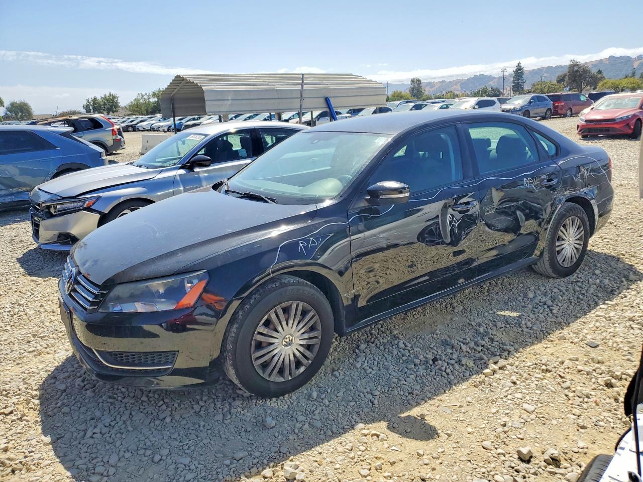 2015 VOLKSWAGEN PASSAT S | 1VWAT7A31FC075940 | UPCARS