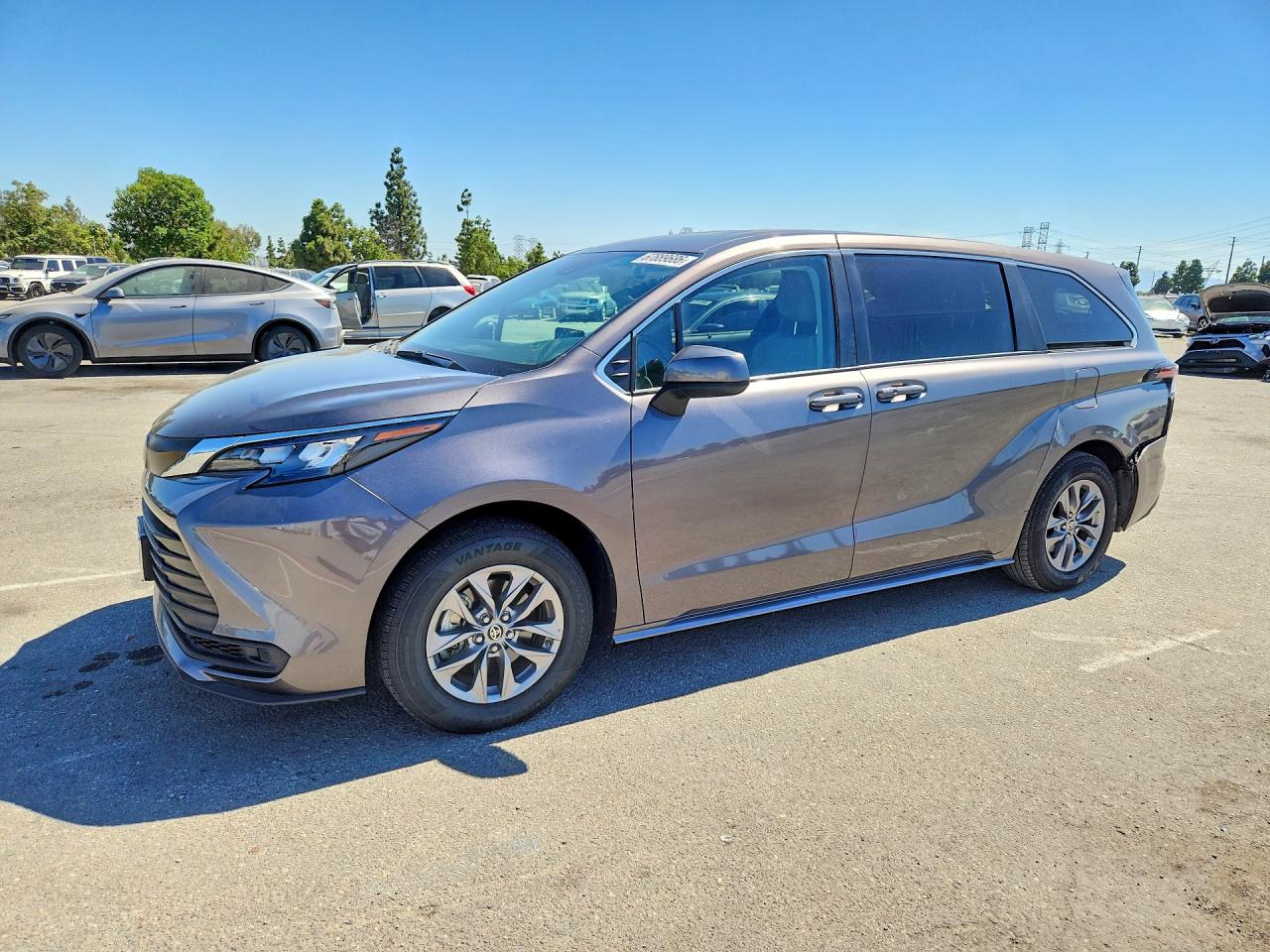 2024 TOYOTA SIENNA LE | 5TDKRKEC5RS202887 | UPCARS