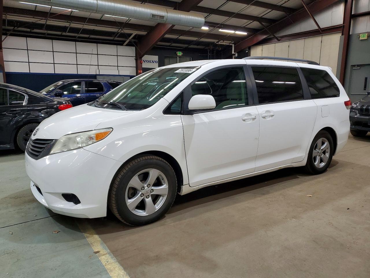 2011 TOYOTA SIENNA LE | 5TDKK3DC8BS032137 | UPCARS