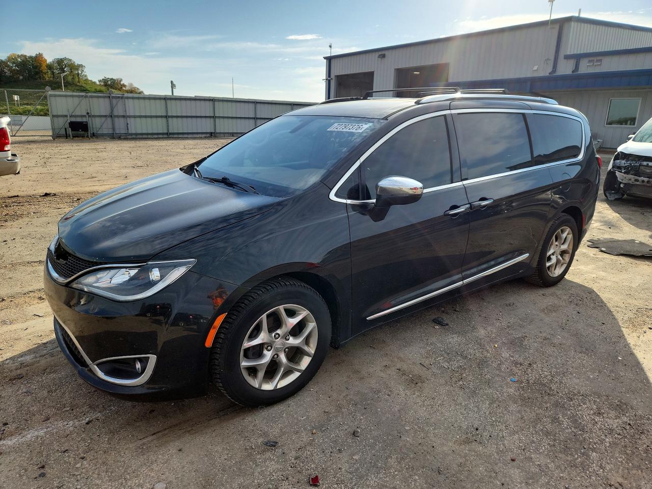 2017 CHRYSLER PACIFICA LIMITED | 2C4RC1GG0HR735165 | UPCARS