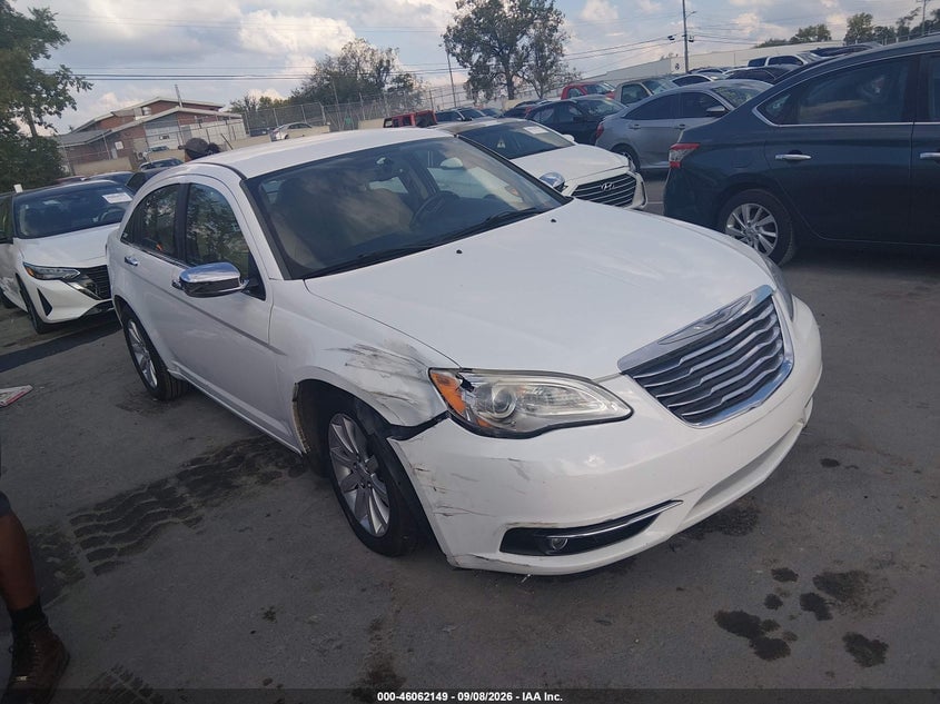 2013 CHRYSLER 200 LIMITED | 1C3CCBCG7DN523330 | UPCARS